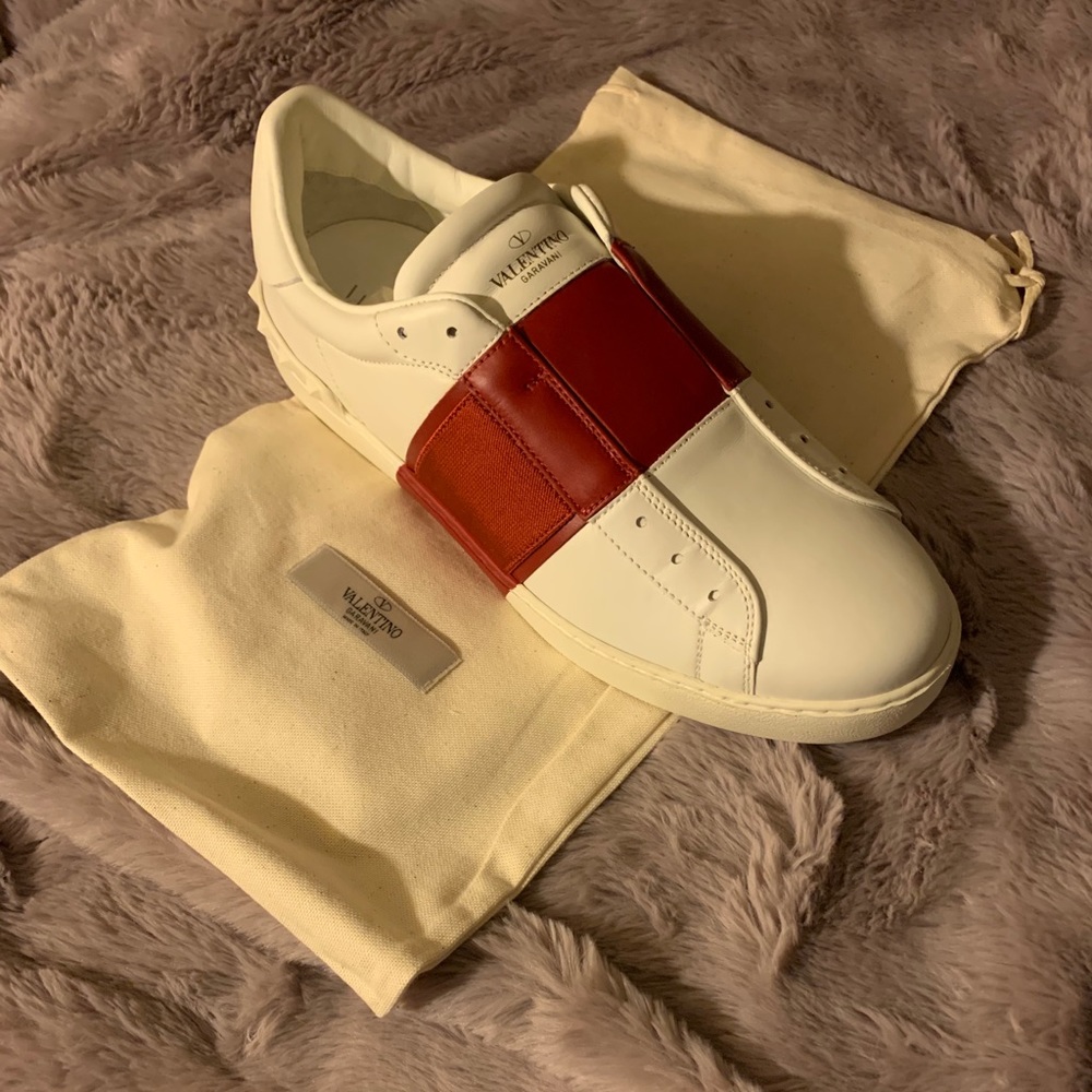 New in box  Valentino Garavani Rockstud sneakers